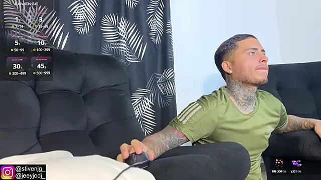 Snapshot of tattoguys_cums chatting on October 1, 2025, 5:13 am tattoguys cums online show from October 1, 2025, 5:13 am