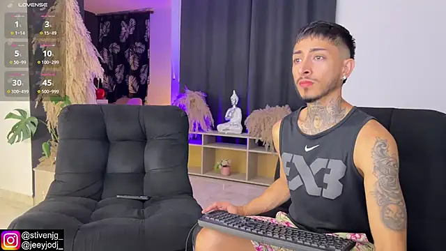 Snapshot of tattoguys_cums chatting on October 22, 2025, 2:45 am tattoguys cums online show from October 22, 2025, 2:45 am