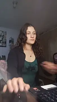 lindasyt online show from February 27, 2026, 2:33 am