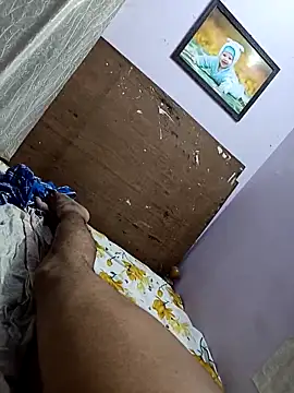 maddy3108 online show from April 5, 2026, 5:04 am