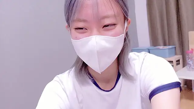 Snapshot of Nana__ch chatting on October 31, 2025, 4:24 am Nana ch online show from October 31, 2025, 4:24 am