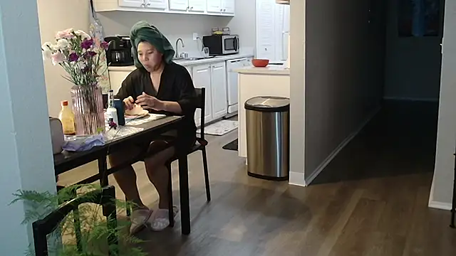 SHEILYN  online show from October 16, 2025, 3:51 am