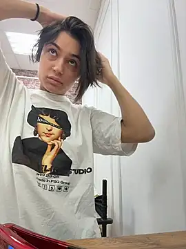 VioletAsh online show from November 12, 2025, 4:24 am