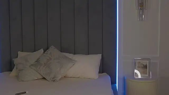 VioletAsh online show from March 31, 2026, 4:24 am