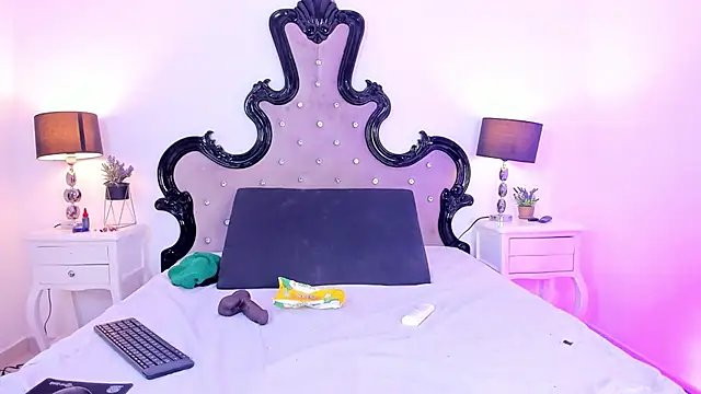  analyy  online show from September 24, 2025, 8:45 pm