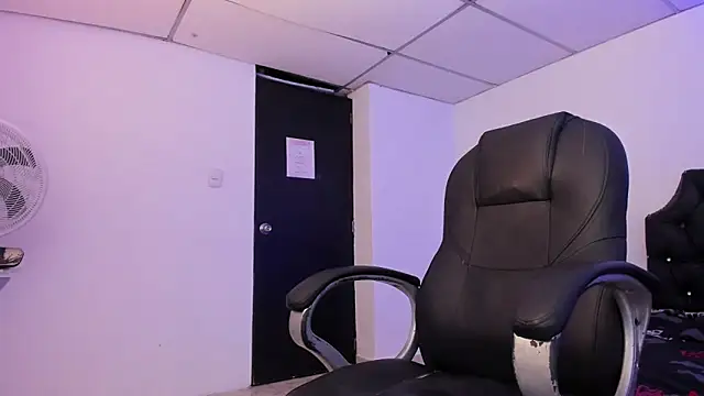 Jeremyy Boy online show from October 17, 2025, 3:31 am