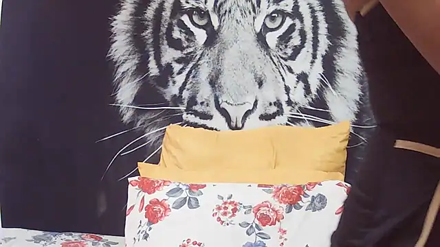 SweetPortableAmber online show from February 26, 2026, 12:04 pm