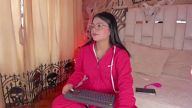 Jade Nmm online show from October 28, 2025, 1:14 pm