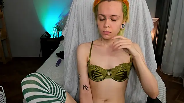 sweet posya online show from September 19, 2025, 7:43 am