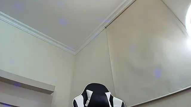 Snapshot of princequinn_ chatting on May 24, 2026, 11:21 pm princequinn online show from May 24, 2026, 11:21 pm