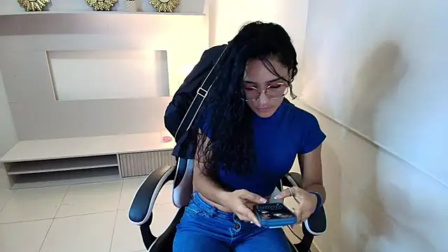 Snapshot of princequinn_ chatting on May 27, 2026, 12:07 am princequinn online show from May 27, 2026, 12:07 am