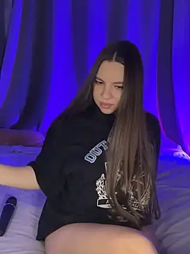 Snapshot of Chloe_loo chatting on October 5, 2025, 9:13 pm Chloe loo online show from October 5, 2025, 9:13 pm