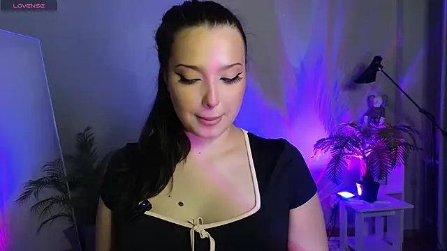 Lucy louras online show from October 15, 2025, 11:54 am