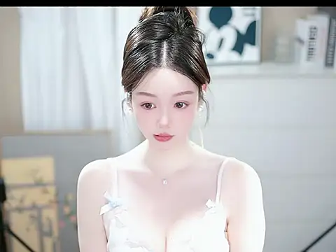 abbyli12 online show from October 21, 2025, 1:23 pm