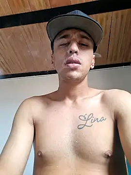 Snapshot of Santi2323xxX chatting on July 17, 2026, 5:29 pm Santi2323xxX online show from July 17, 2026, 5:29 pm
