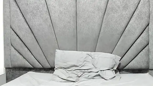 MielAndLeo online show from November 20, 2025, 1:22 pm