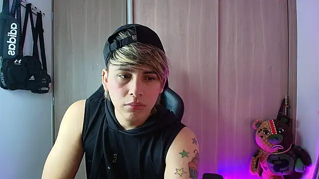 Snapshot of brunothompson3 chatting on September 25, 2025, 11:19 pm brunothompson3 online show from September 25, 2025, 11:19 pm