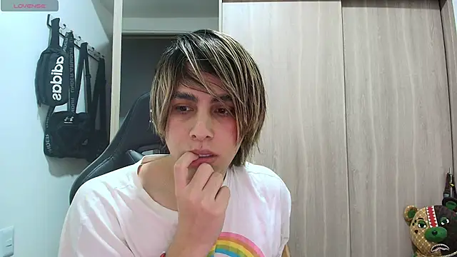 Snapshot of brunothompson3 chatting on October 11, 2025, 10:14 am brunothompson3 online show from October 11, 2025, 10:14 am