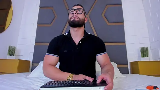 massimofiore  online show from September 30, 2025, 3:33 am