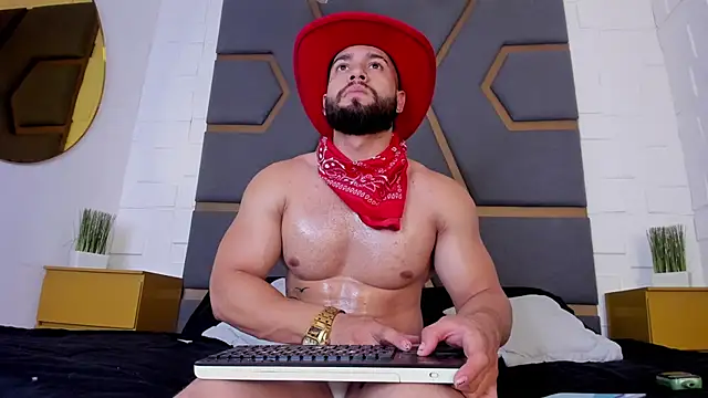 massimofiore  online show from October 8, 2025, 3:26 am