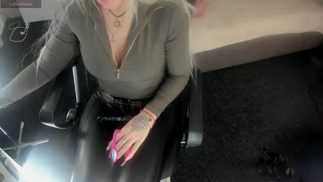 Kira Key online show from February 10, 2026, 1:53 am