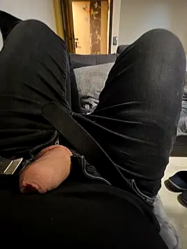 Snapshot of bigdicksklave chatting on February 25, 2026, 8:35 am bigdicksklave online show from February 25, 2026, 8:35 am