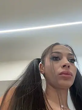 Snapshot of Bella_Vixen_ chatting on September 28, 2025, 7:30 pm Bella Vixen online show from September 28, 2025, 7:30 pm