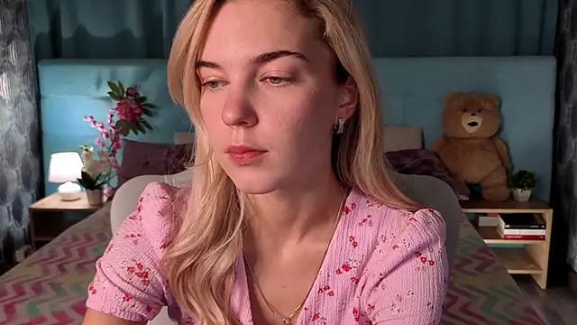 Aurora Bennet online show from December 1, 2025, 12:04 am