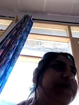 queenbuggi online show from February 12, 2026, 7:36 am