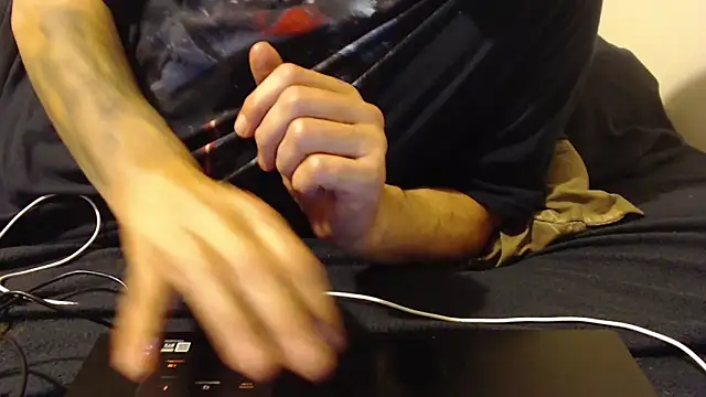 idiotpig66 online show from March 22, 2026, 7:23 am