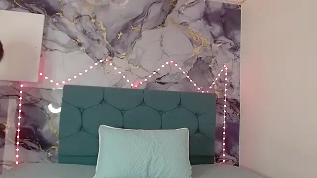 Vickysweeeettt online show from September 17, 2025, 7:48 pm