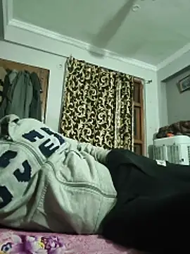 vardh033 online show from February 17, 2026, 2:08 am