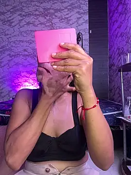 AlisSon  hot online show from April 16, 2026, 9:04 pm