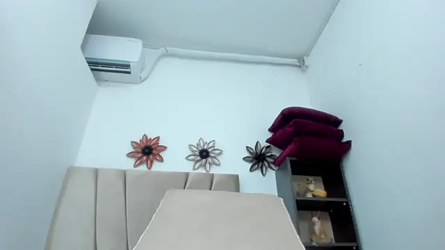 Adrianasex 69x online show from October 28, 2025, 5:04 pm