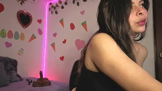 MiaCollinssx online show from April 6, 2026, 3:57 pm