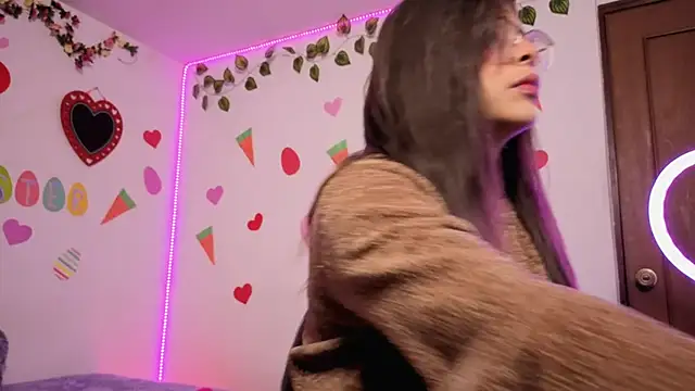 MiaCollinssx online show from April 12, 2026, 1:38 pm