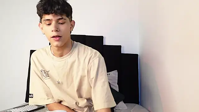 alexmark  online show from November 5, 2025, 7:25 pm