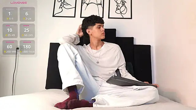 alexmark  online show from January 7, 2026, 1:13 pm