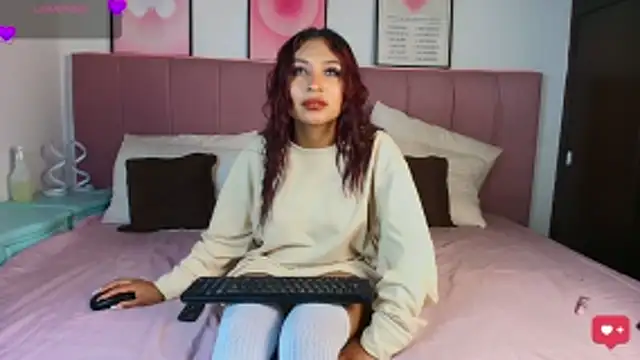 Naiaa Cruz online show from March 18, 2026, 7:28 pm