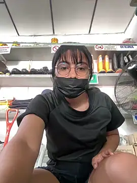 Kyra  Rose online show from December 19, 2025, 7:32 pm