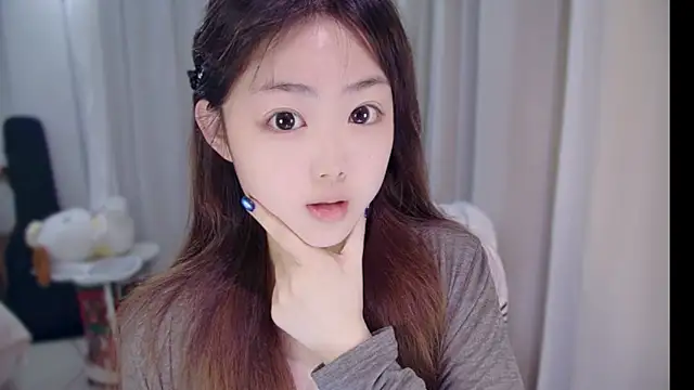 YUANYUAN-A online show from April 9, 2026, 12:21 pm