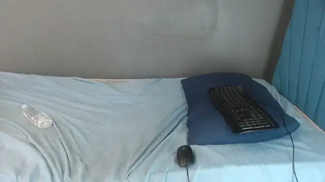 LILLYSLUT online show from October 21, 2025, 11:44 am