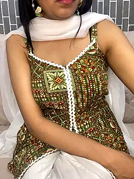 Riya-6969 online show from April 4, 2026, 5:43 pm