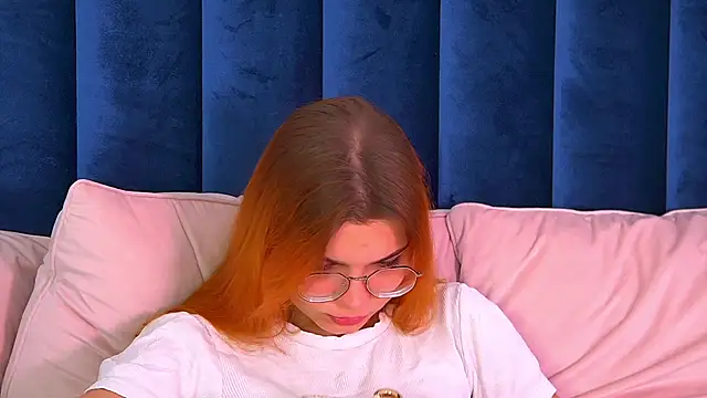 BellaMarebelle online show from October 16, 2025, 4:24 am