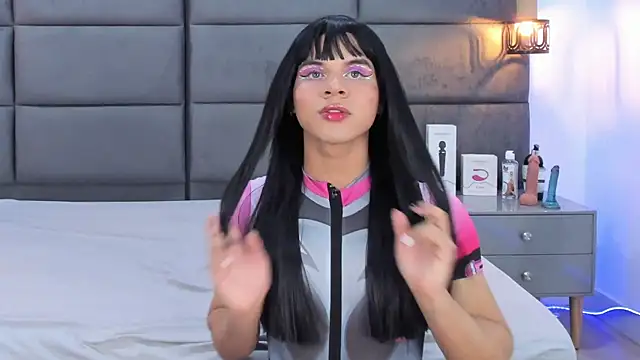 Slenna Moon online show from October 7, 2025, 2:42 am