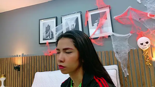 luna roja25 online show from October 27, 2025, 1:48 pm