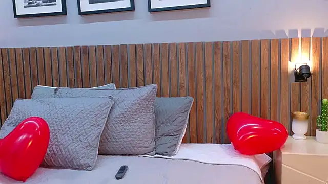 luna roja25 online show from February 17, 2026, 1:29 pm