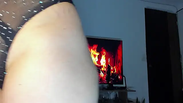 tianastone  online show from December 4, 2025, 2:10 am