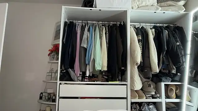 KayleeBella online show from April 27, 2026, 7:01 pm