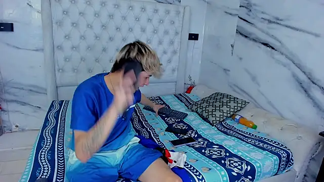 Ari and Storm online show from September 19, 2025, 3:02 pm